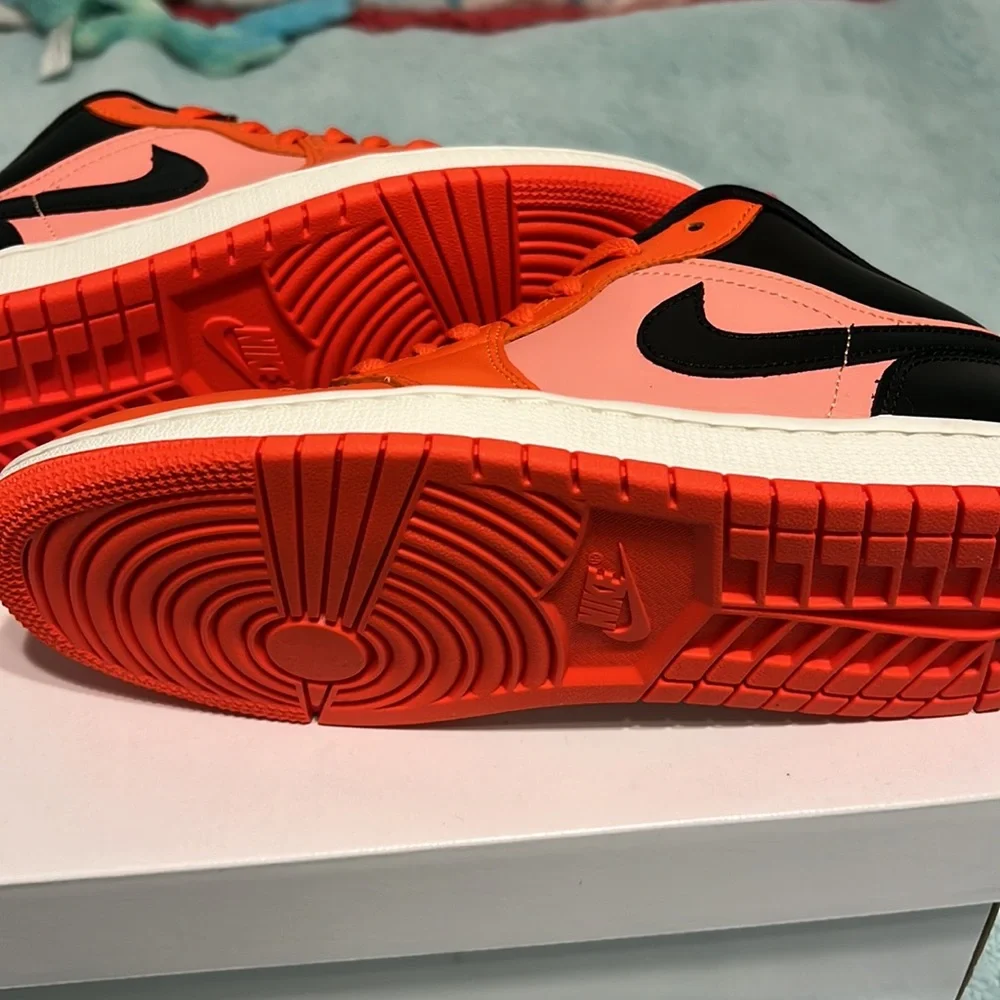 NWT/NIB Air Jordan 1 Low - Crimson Bliss - Picture 3 of 5